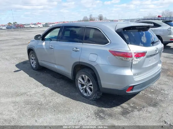 2016 TOYOTA HIGHLANDER IAAI lot 41701697 auction photo 3