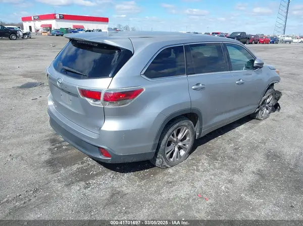 2016 TOYOTA HIGHLANDER IAAI lot 41701697 auction photo 4