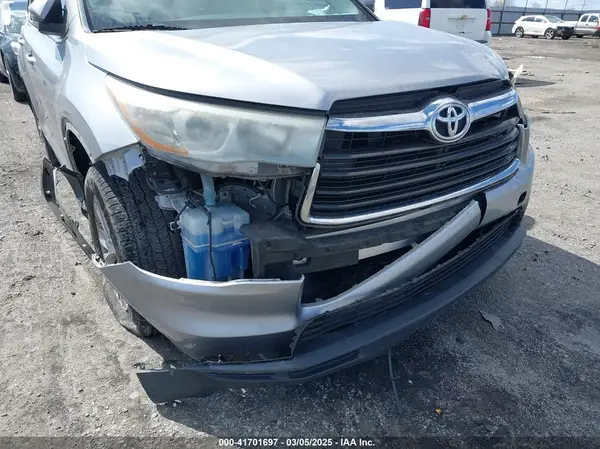 2016 TOYOTA HIGHLANDER IAAI lot 41701697 auction photo 6