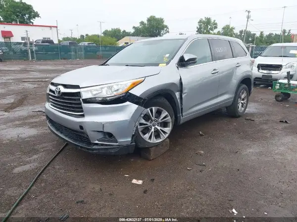 5TDZKRFH3GS122152 2016 TOYOTA HIGHLANDER - Image 2