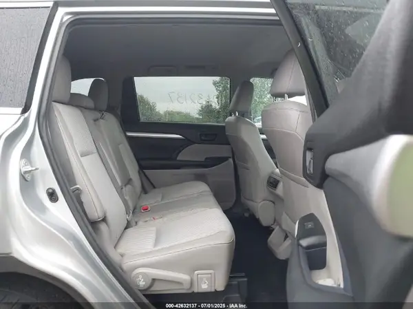5TDZKRFH3GS122152 2016 TOYOTA HIGHLANDER - Image 8