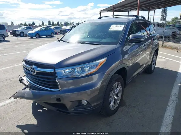 5TDZKRFH3GS123348 2016 TOYOTA HIGHLANDER - Image 2