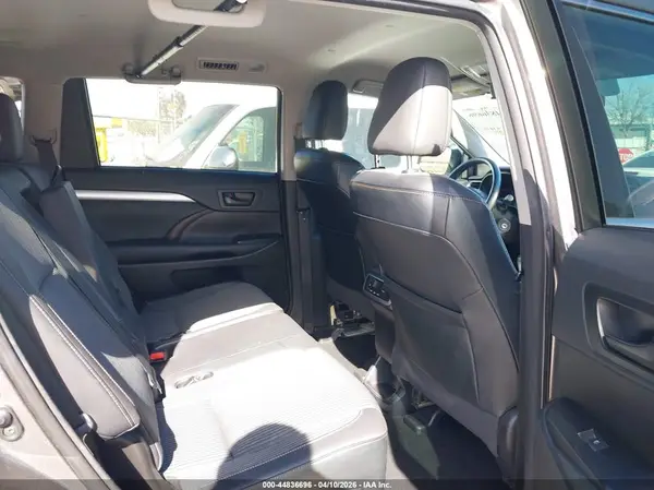 5TDZKRFH3GS123348 2016 TOYOTA HIGHLANDER - Image 8