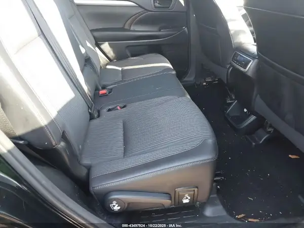 5TDZKRFH3GS123849 2016 TOYOTA HIGHLANDER - Image 8