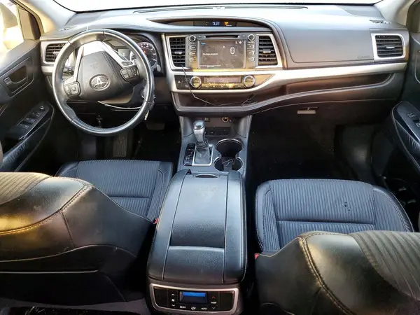 5TDZKRFH3GS127013 2016 TOYOTA HIGHLANDER - Image 8