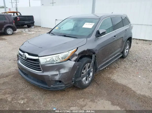 5TDZKRFH3GS129134 2016 TOYOTA HIGHLANDER - Image 2