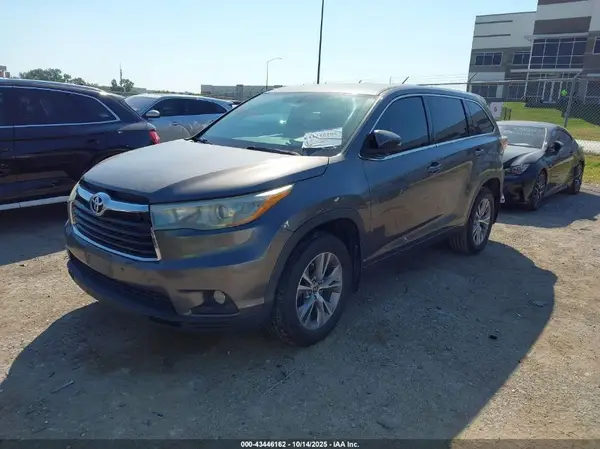 5TDZKRFH3GS140215 2016 TOYOTA HIGHLANDER - Image 2