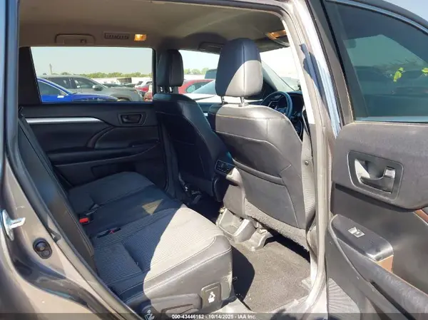 5TDZKRFH3GS140215 2016 TOYOTA HIGHLANDER - Image 8