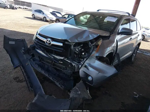 5TDZKRFH3GS169245 2016 TOYOTA HIGHLANDER - Image 2