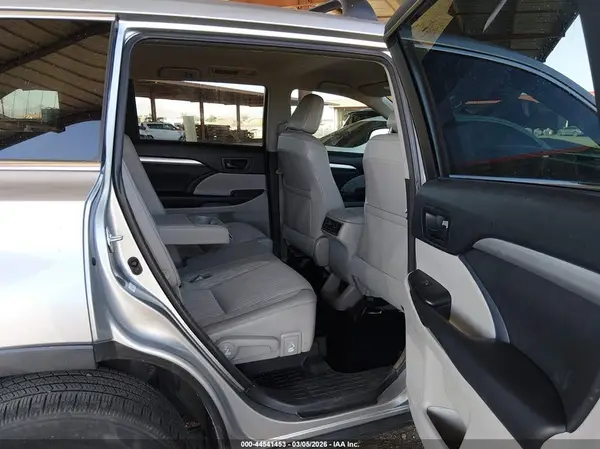 5TDZKRFH3GS169245 2016 TOYOTA HIGHLANDER - Image 8