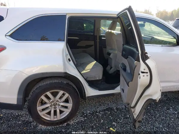 5TDZKRFH3GS170329 2016 TOYOTA HIGHLANDER - Image 8