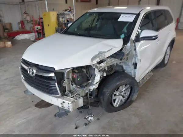 5TDZKRFH3GS179936 2016 TOYOTA HIGHLANDER - Image 2