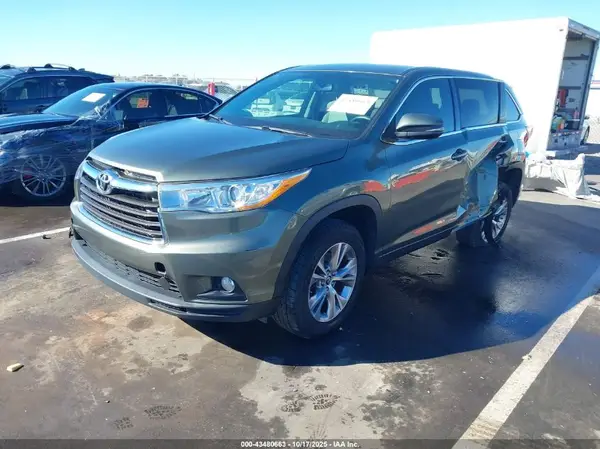 5TDZKRFH3GS183047 2016 TOYOTA HIGHLANDER - Image 2