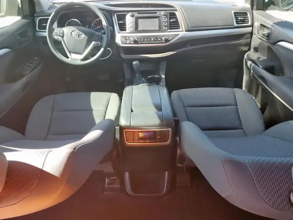 5TDZKRFH4GS121897 2016 TOYOTA HIGHLANDER - Image 8
