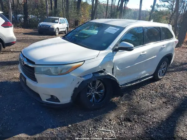 5TDZKRFH4GS124024 2016 TOYOTA HIGHLANDER - Image 2