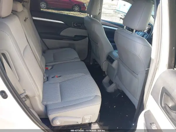 5TDZKRFH4GS124024 2016 TOYOTA HIGHLANDER - Image 8