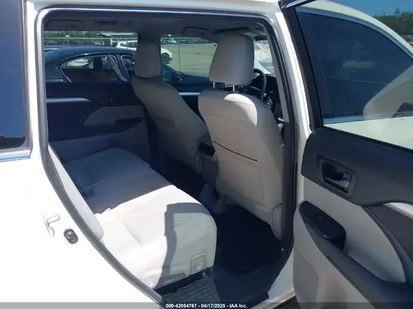 5TDZKRFH4GS127117 2016 TOYOTA HIGHLANDER - Image 8