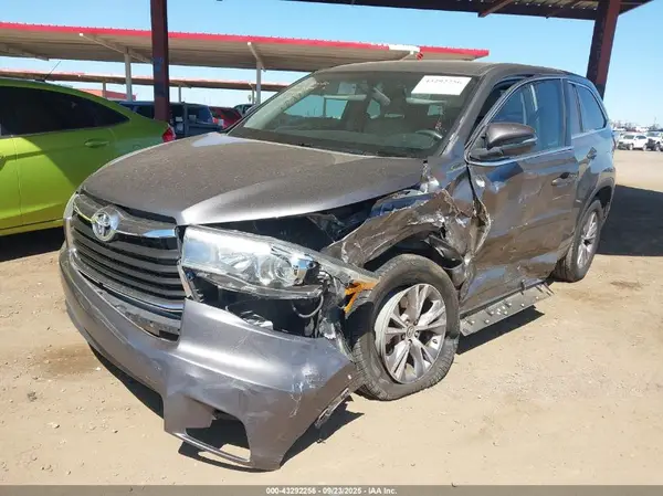 5TDZKRFH4GS149036 2016 TOYOTA HIGHLANDER - Image 2