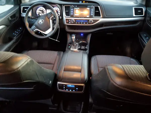 5TDZKRFH4GS149585 2016 TOYOTA HIGHLANDER - Image 8
