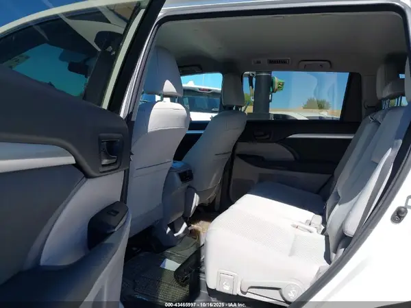 5TDZKRFH4GS170369 2016 TOYOTA HIGHLANDER - Image 8