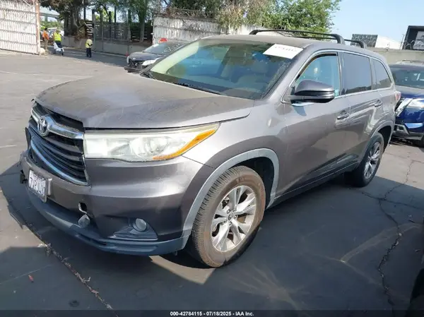 5TDZKRFH4GS180867 2016 TOYOTA HIGHLANDER - Image 2