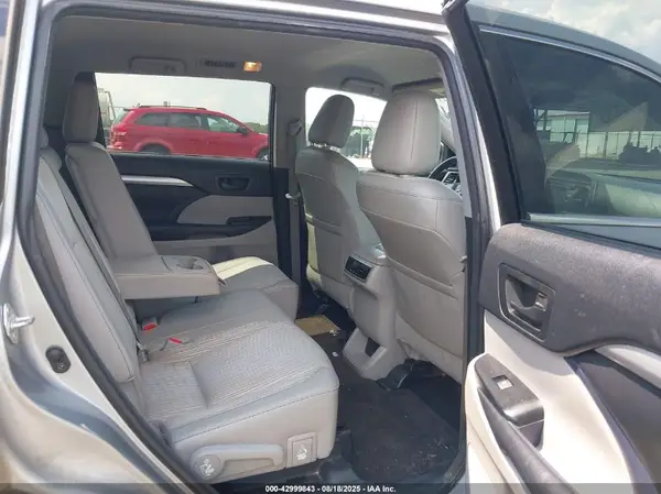 5TDZKRFH5GS139129 2016 TOYOTA HIGHLANDER - Image 8
