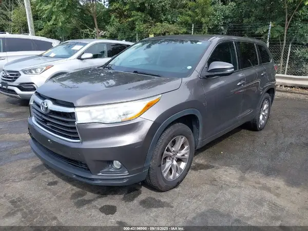 5TDZKRFH5GS158733 2016 TOYOTA HIGHLANDER - Image 2