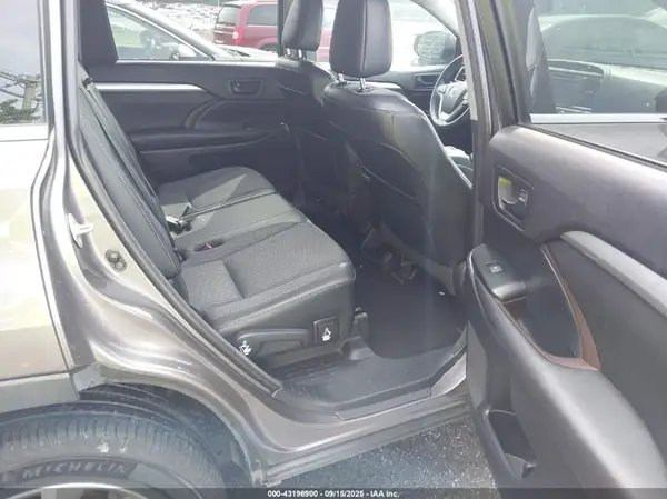 5TDZKRFH5GS158733 2016 TOYOTA HIGHLANDER - Image 8