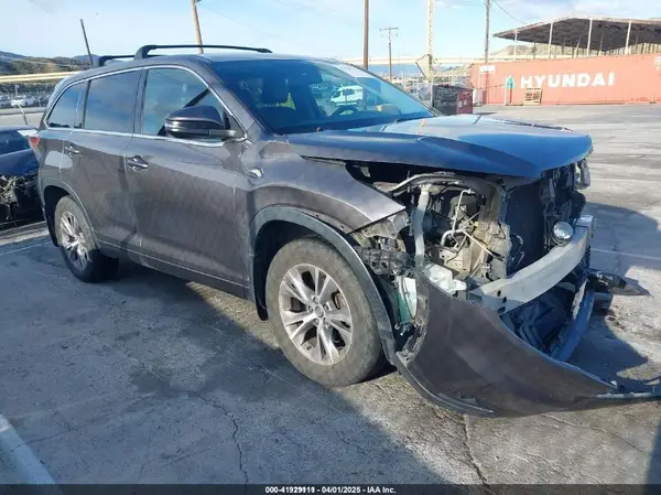 5TDZKRFH5GS165178 2016 TOYOTA HIGHLANDER - Image 1
