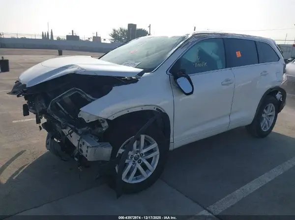 5TDZKRFH5GS177895 2016 TOYOTA HIGHLANDER - Image 2