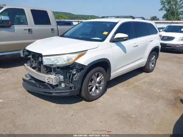 5TDZKRFH6GS123747 2016 TOYOTA HIGHLANDER - Image 2