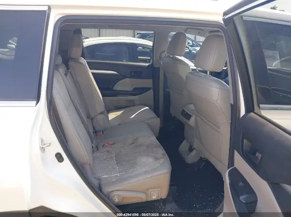 5TDZKRFH6GS123747 2016 TOYOTA HIGHLANDER - Image 8