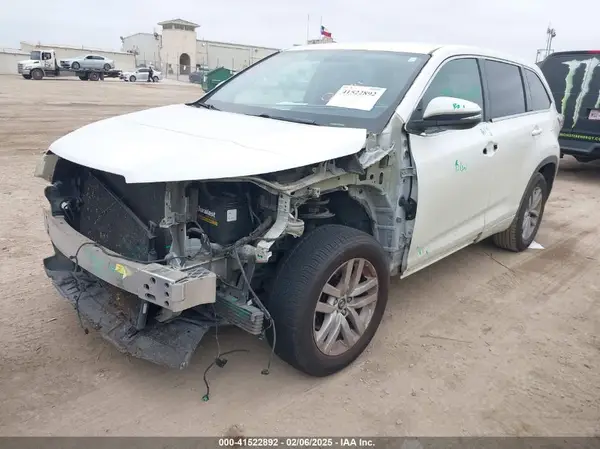 5TDZKRFH6GS162855 2016 TOYOTA HIGHLANDER - Image 2