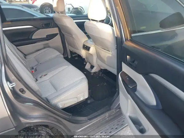 5TDZKRFH6GS165240 2016 TOYOTA HIGHLANDER - Image 8
