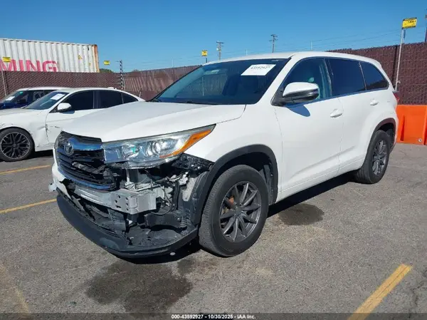 5TDZKRFH6GS167389 2016 TOYOTA HIGHLANDER - Image 2