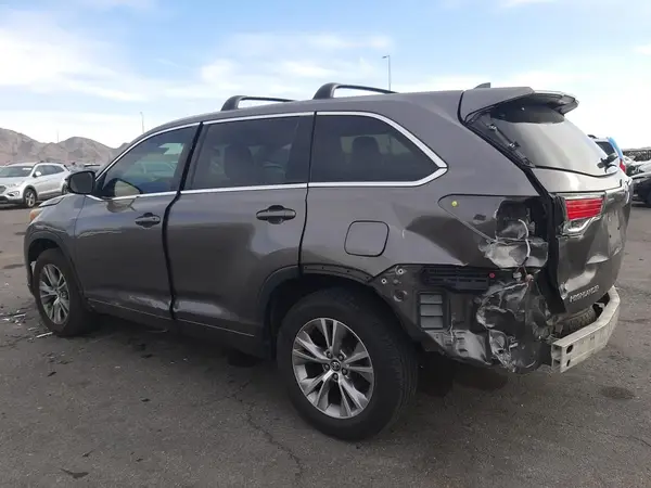 5TDZKRFH6GS174021 2016 TOYOTA HIGHLANDER - Image 2