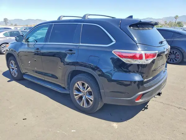 5TDZKRFH7GS139665 2016 TOYOTA HIGHLANDER - Image 2