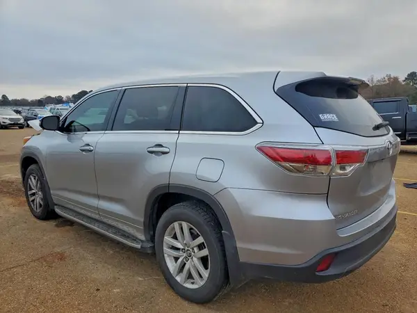 5TDZKRFH7GS157017 2016 TOYOTA HIGHLANDER - Image 2