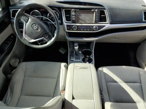5TDZKRFH7GS157549 2016 TOYOTA HIGHLANDER - Image 8