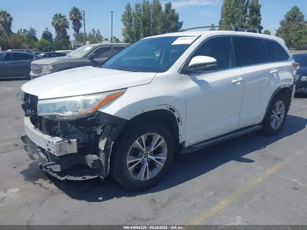 5TDZKRFH7GS157891 2016 TOYOTA HIGHLANDER - Image 2