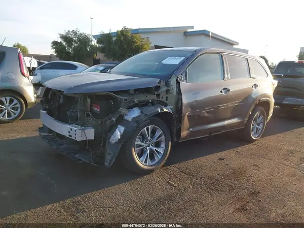 5TDZKRFH7GS169619 2016 TOYOTA HIGHLANDER - Image 2