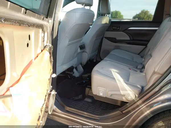 5TDZKRFH7GS169619 2016 TOYOTA HIGHLANDER - Image 8
