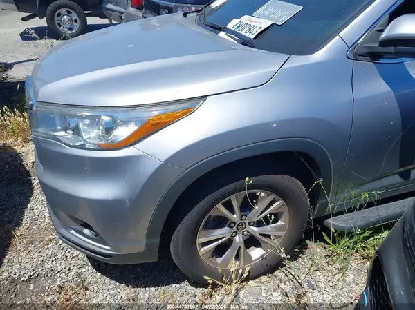 5TDZKRFH7GS173735 2016 TOYOTA HIGHLANDER - Image 2