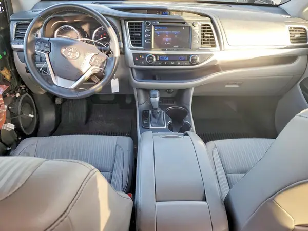 5TDZKRFH7GS177316 2016 TOYOTA HIGHLANDER - Image 8