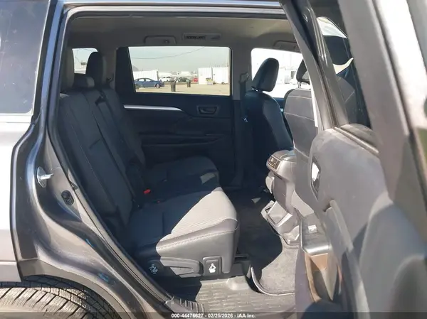 5TDZKRFH7GS186128 2016 TOYOTA HIGHLANDER - Image 8