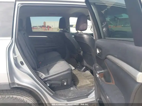 5TDZKRFH8GS122602 2016 TOYOTA HIGHLANDER - Image 8