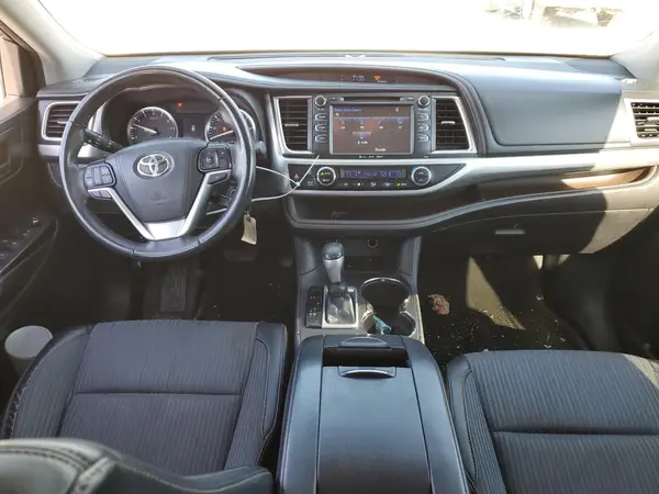5TDZKRFH8GS127637 2016 TOYOTA HIGHLANDER - Image 8