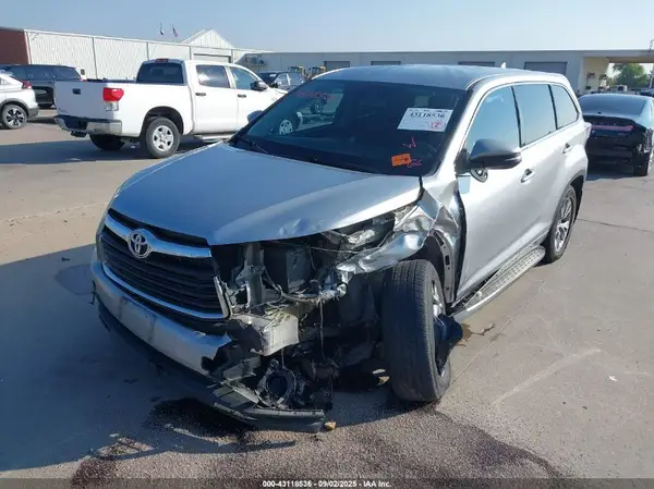 5TDZKRFH8GS130991 2016 TOYOTA HIGHLANDER - Image 2