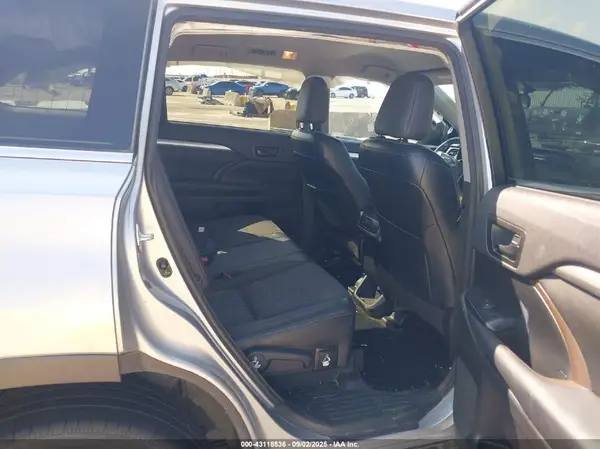 5TDZKRFH8GS130991 2016 TOYOTA HIGHLANDER - Image 8