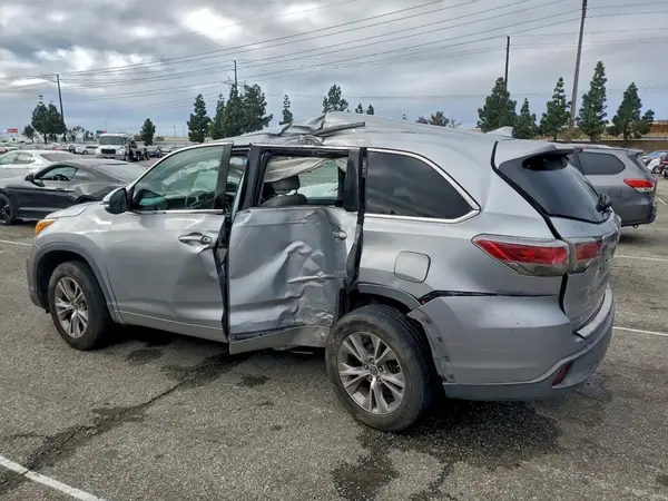 5TDZKRFH8GS133678 2016 TOYOTA HIGHLANDER - Image 2